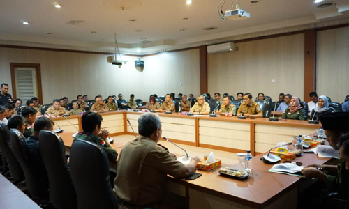 Bawaslu Lahat Hadiri Rapat Koordinasi Persiapan Pemilu Serentak 2019, di OpRoom Pemda Kab. Lahat,